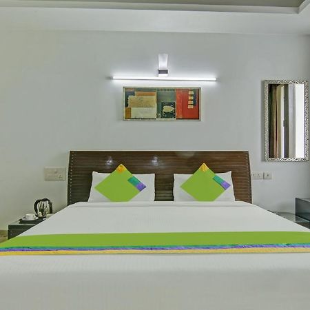 Готель Dreamz Hospitality Ґурґаон Екстер'єр фото