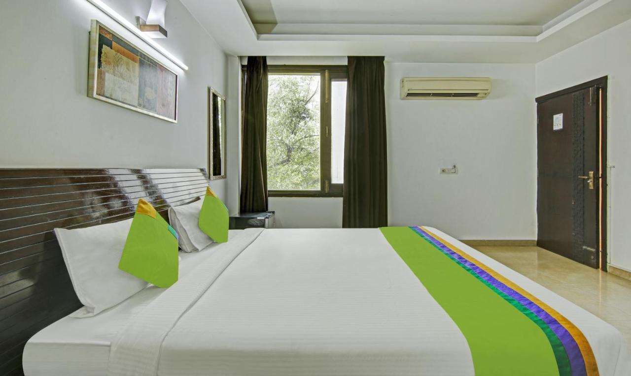 Готель Dreamz Hospitality Ґурґаон Екстер'єр фото