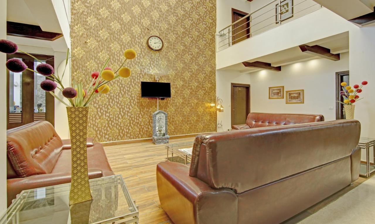 Готель Dreamz Hospitality Ґурґаон Екстер'єр фото